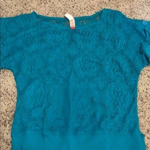Woman’s teal shirt